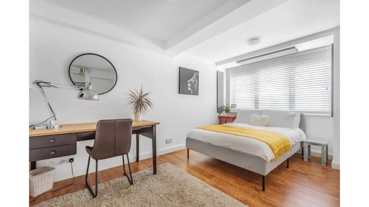 Ferienhaus Pass The Keys Stunning Townhouse Parking X 2 *