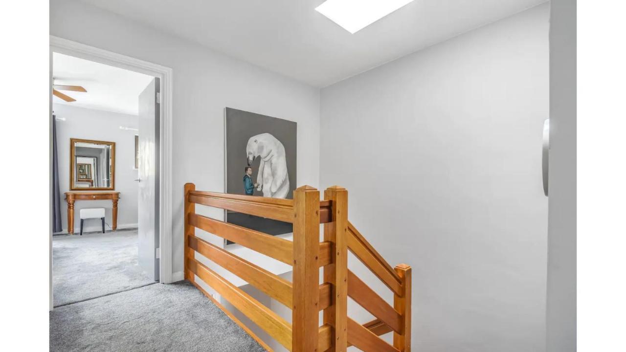 Ferienhaus Pass The Keys Stunning Townhouse Parking X 2